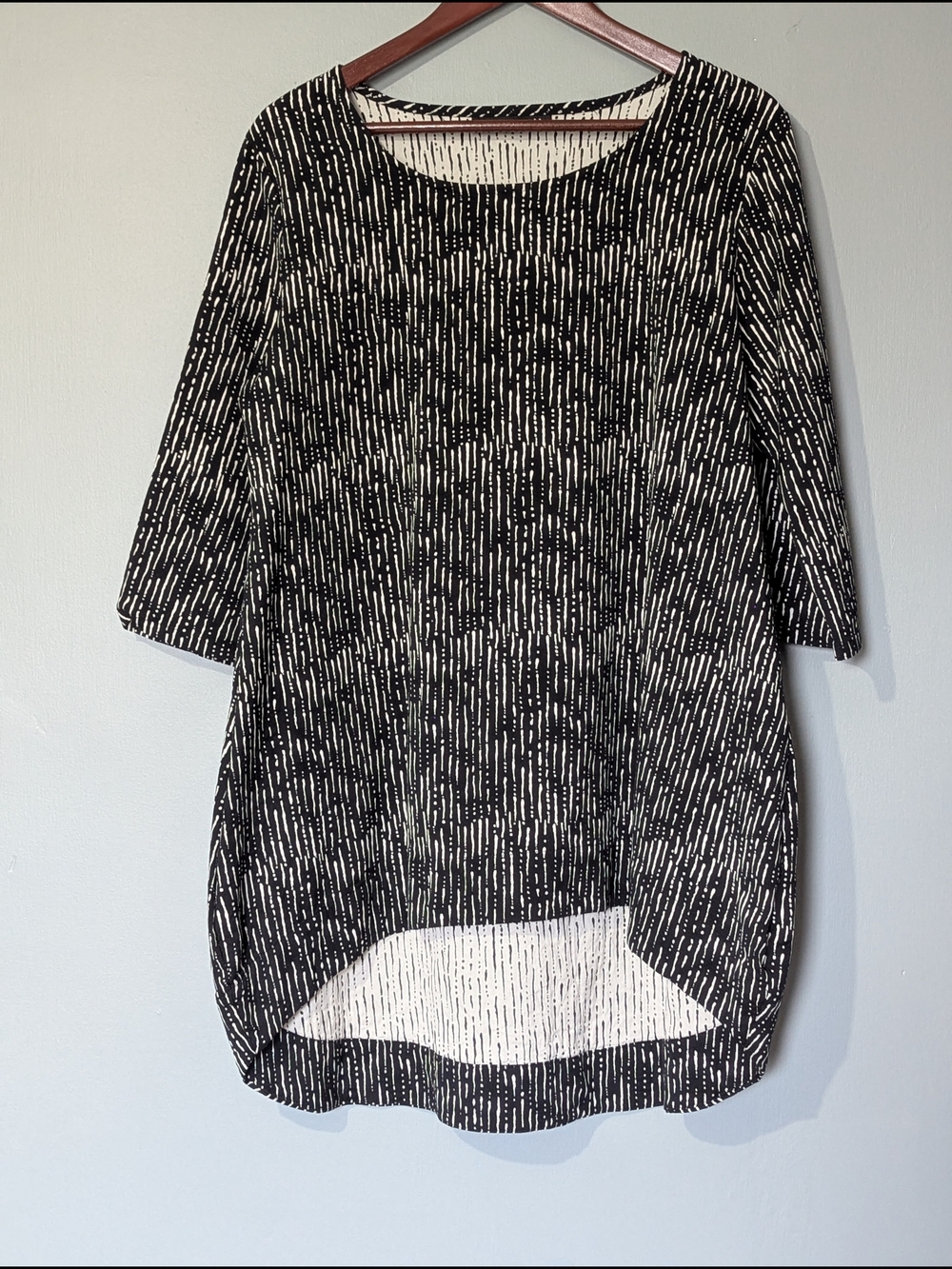 Bryn Walker Women's Black & White Patterned Tunic Top Lagenlook Artsy